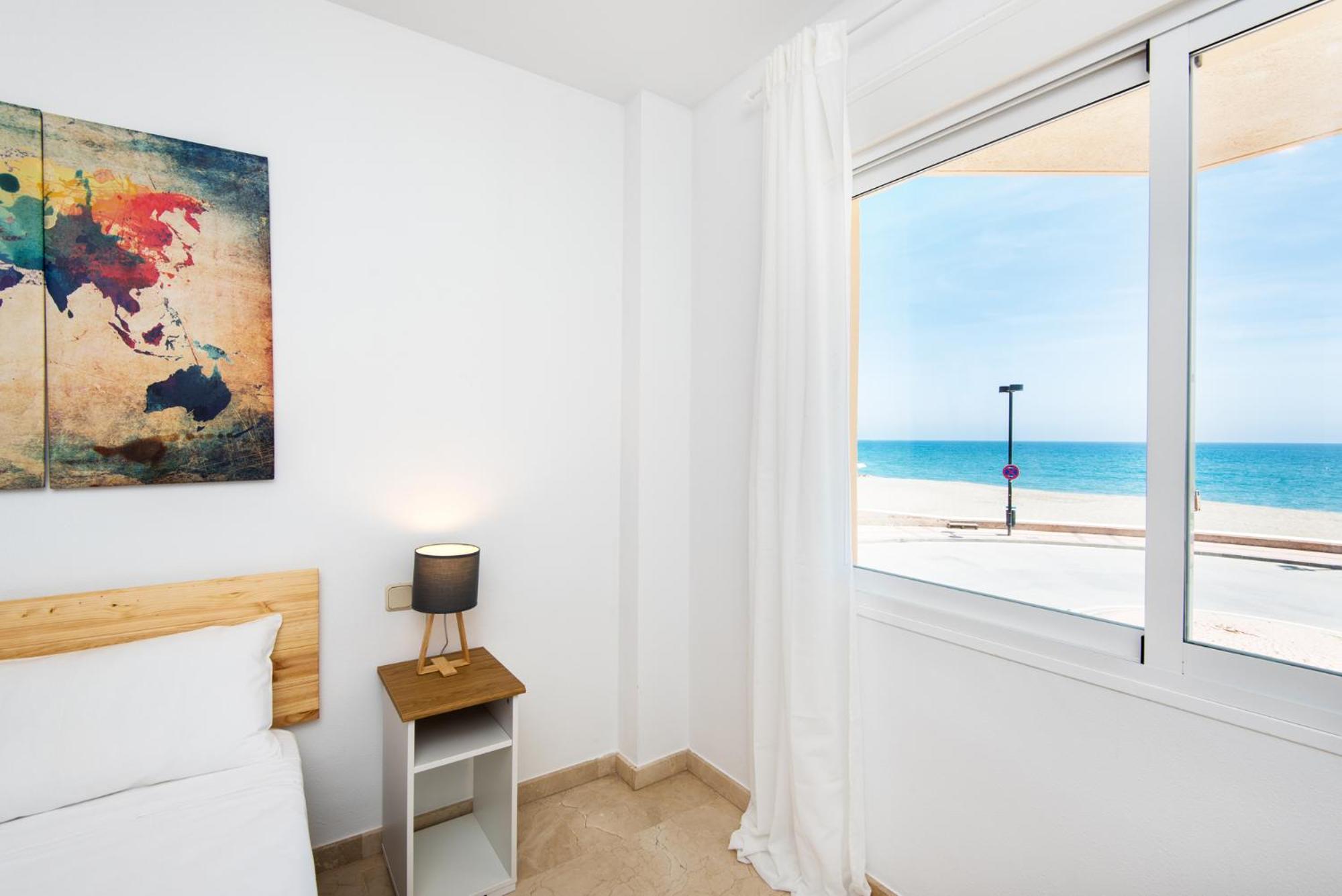 Madeinterranean Beach- Higueron Front Line Apartamento