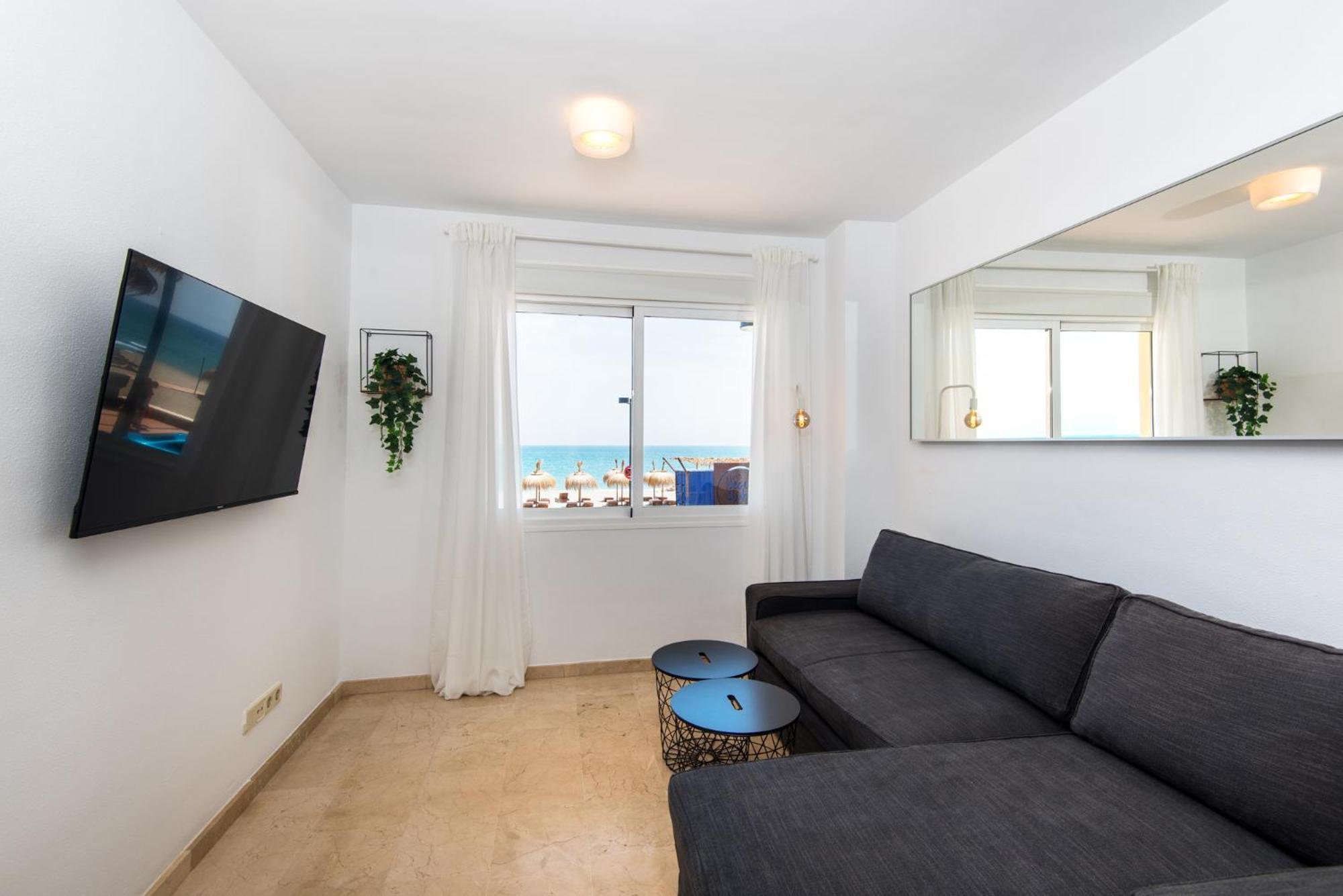 Apartamento Madeinterranean Beach- Higueron Front Line