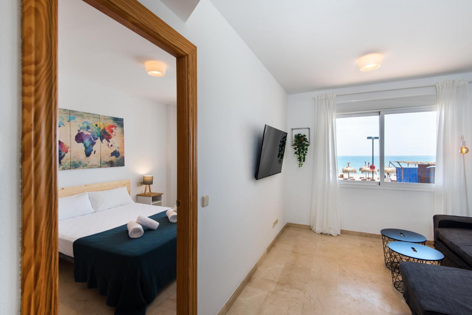 Madeinterranean Beach- Higueron Front Line Apartamento